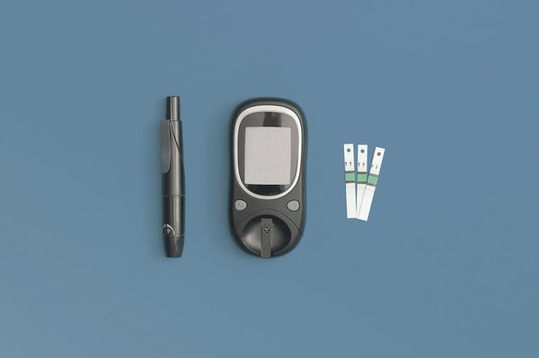 Essential Strategies for Seniors to Effectively Track and Control Blood Sugar Levels